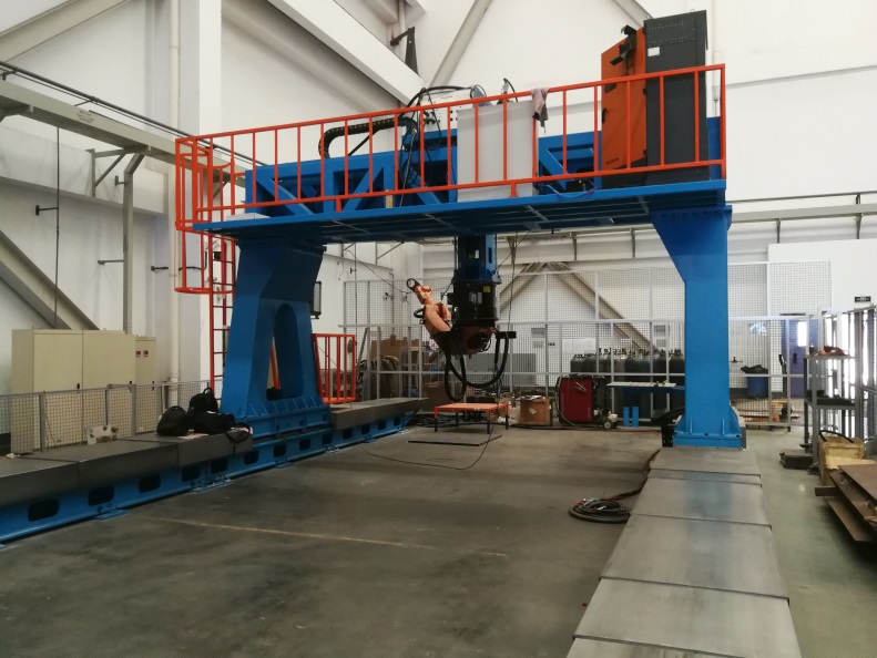 裝甲車側(cè)甲板機(jī)器人焊接系統(tǒng)